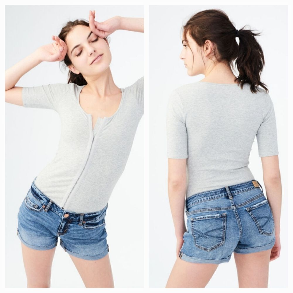 Aeropostale Hook-And-Eye Short Sleeve Top in Heathered Gray Size XS